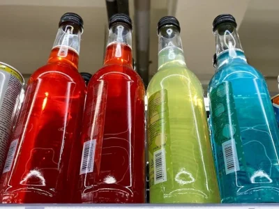 Эксперт предупредила об опасности многократного использования пластиковых бутылок для воды
